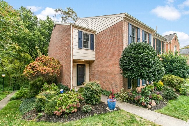 2009 Highboro Way in Falls Church, VA - Building Photo - Building Photo