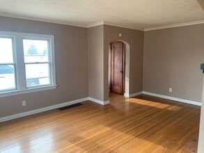 6100 Knoxville Ave in Peoria, IL - Building Photo - Building Photo