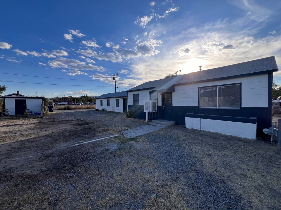 60 Locust St in Fernley, NV - Building Photo