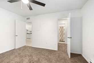 Riverwood Apartments in Carlsbad, NM - Building Photo - Building Photo