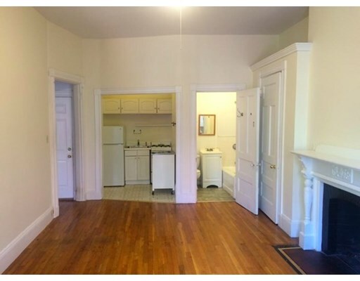 299 Newbury St in Boston, MA - Building Photo
