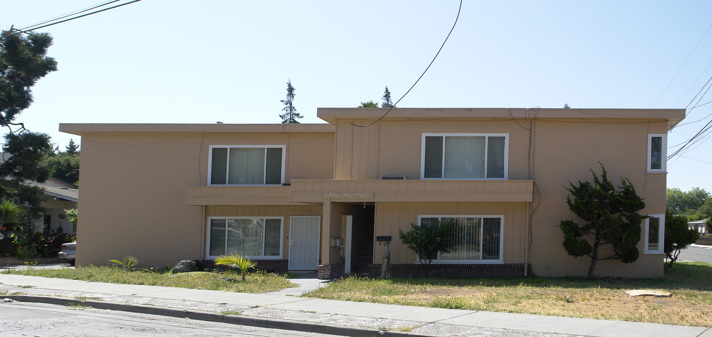 803-809 Hampton Rd in Hayward, CA - Building Photo