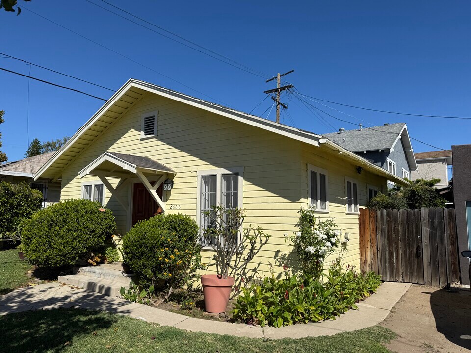 2666 Cimarron St in Los Angeles, CA - Foto de edificio