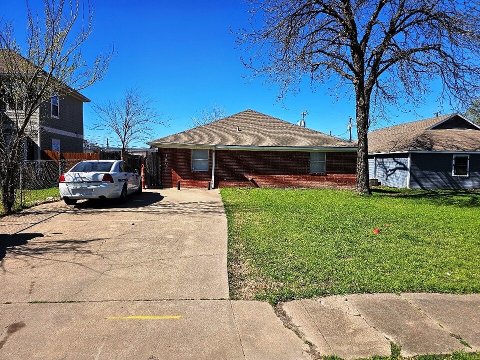 1223 James Ave in Waco, TX - Building Photo