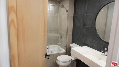 10867 Fruitland Dr in Los Angeles, CA - Building Photo - Building Photo