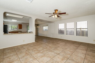 2919 Quiet Plain Dr in San Antonio, TX - Foto de edificio - Building Photo