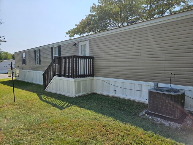 38 Lynnwood Cir in Clarksville, TN - Building Photo - Building Photo