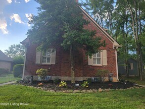 10315 Amberwell Park Rd in Louisville, KY - Building Photo - Building Photo
