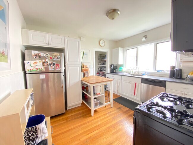 278 Willis Ave, Unit 1 in Medford, MA - Building Photo - Building Photo