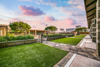 4242 Broadway, Unit 1506 in San Antonio, TX - Building Photo - Building Photo