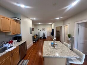 118 Gladstone St in Boston, MA - Building Photo - Building Photo