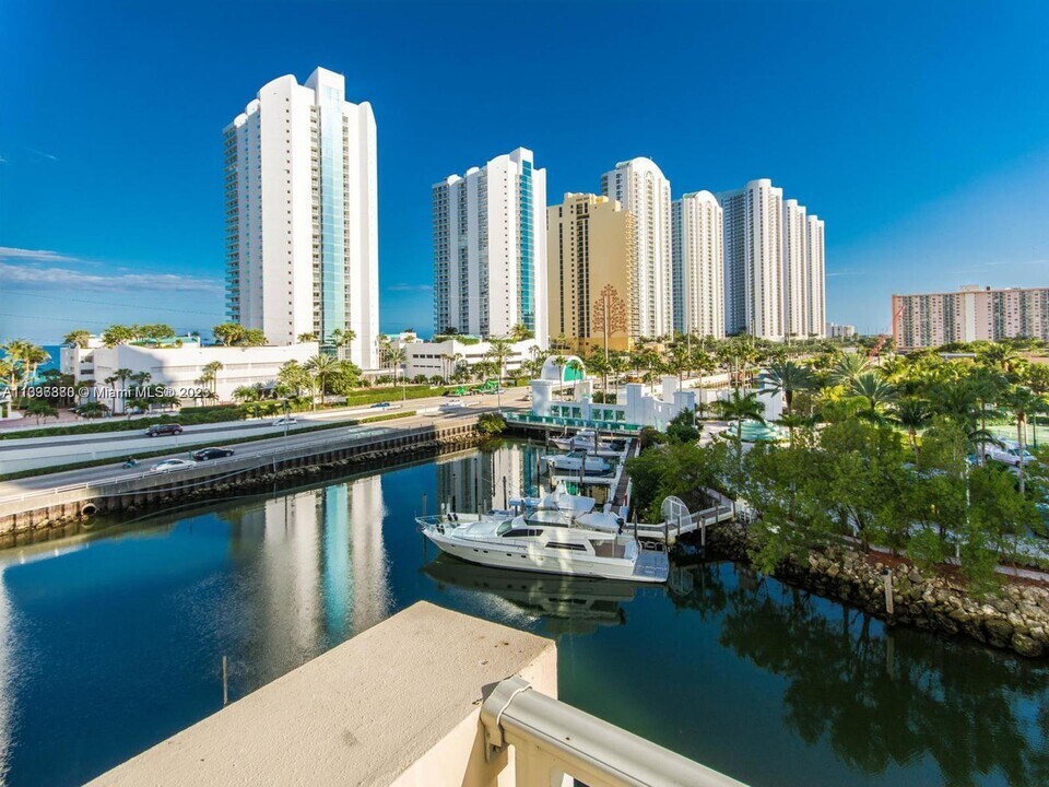 150 Sunny Isles Blvd, Unit 1-1101 in Sunny Isles Beach, FL - Foto de edificio