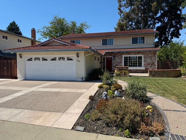 property at 7817 Knollbrook Dr