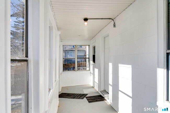 303 Millville Ave in Naugatuck, CT - Building Photo - Building Photo