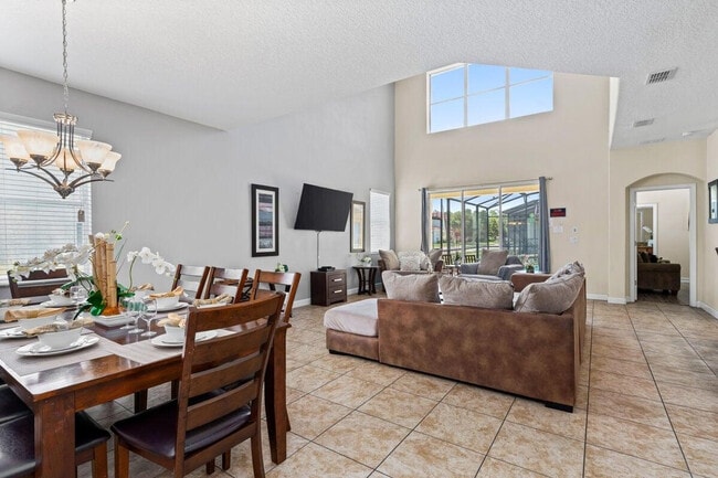 8950 Bismarck Palm Rd in Kissimmee, FL - Building Photo - Building Photo