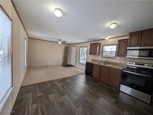 235 Chaucer Ct in Elyria, OH - Building Photo - Building Photo