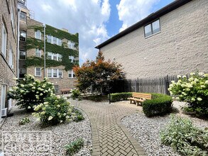 2606 N Kimball Ave, Unit 1B in Chicago, IL - Foto de edificio - Building Photo