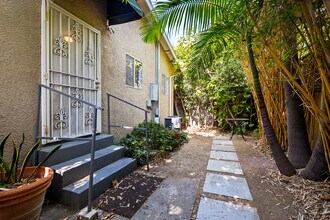 1766 Carmona Ave in Los Angeles, CA - Building Photo - Building Photo