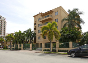 222 Madeira Ave in Coral Gables, FL - Building Photo - Building Photo