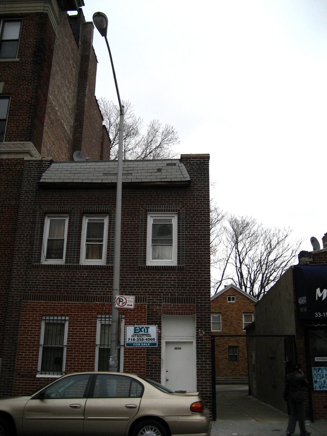 33-13 103rd St in Flushing, NY - Building Photo - Building Photo