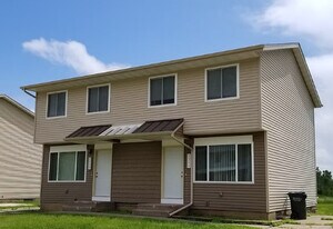 42nd Street Duplexes in Davenport, IA - Building Photo