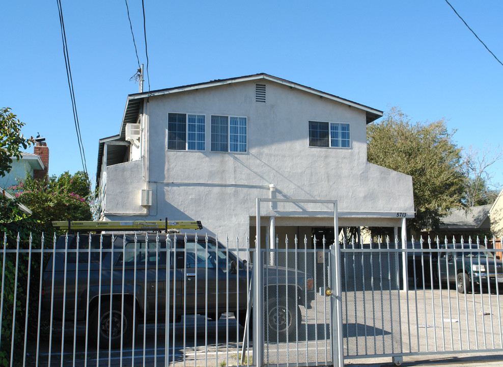 5713 Case Ave in North Hollywood, CA - Building Photo