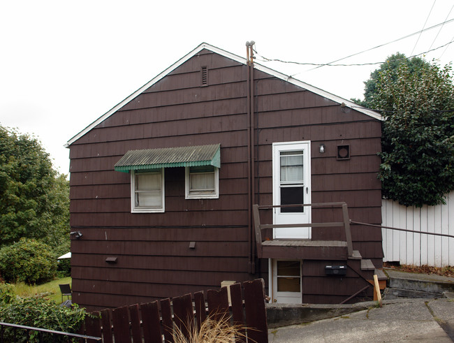 832 W Nickerson St in Seattle, WA - Foto de edificio - Building Photo