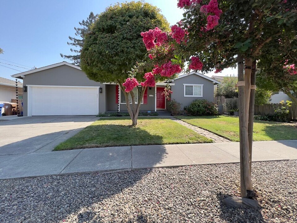 1431 Sumner Ave in Napa, CA - Building Photo