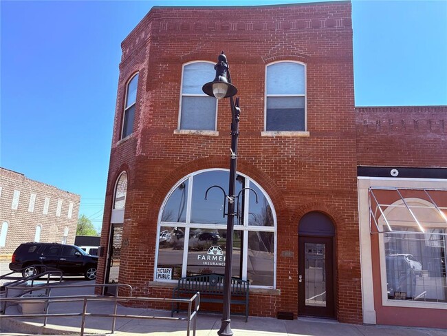 property at 101 S Broadway St