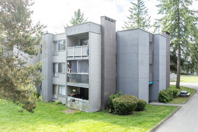 Pacific Park Apartments in Surrey, BC - Building Photo - Building Photo