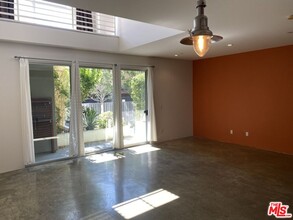 2400 Corinth Ave in Los Angeles, CA - Building Photo - Building Photo