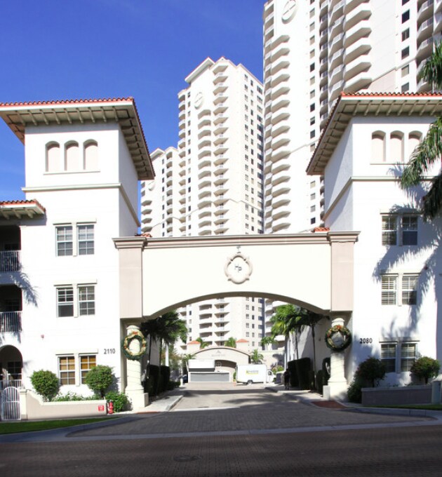 2110 W First St, Unit 301 in Ft. Myers, FL - Building Photo - Building Photo