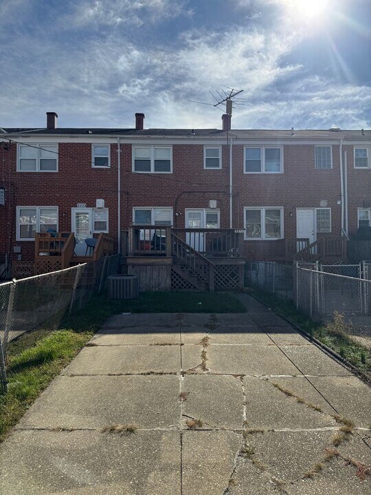 2231 Graythorn Rd in Middle River, MD - Building Photo