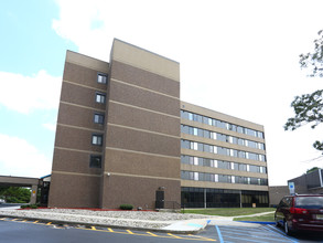 Atrium Apartments at Egg Harbor in Egg Harbor Township, NJ - Building Photo - Building Photo