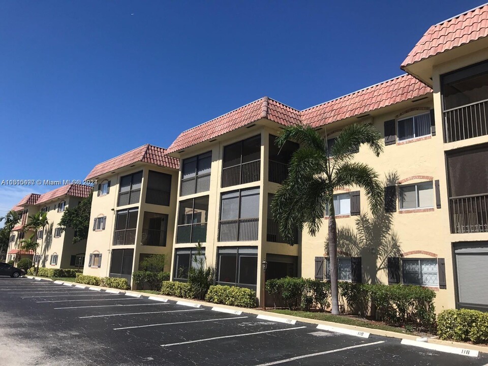 253 S Cypress Rd in Pompano Beach, FL - Building Photo