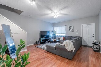 2203 SE 23rd Terrace in Homestead, FL - Foto de edificio - Building Photo