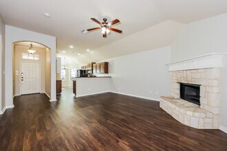 1109 Hidden Meadow Dr in Burleson, TX - Building Photo - Building Photo