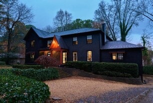1219 Moores Mill Rd NW in Atlanta, GA - Building Photo