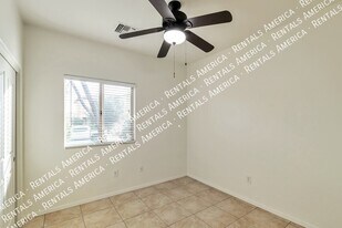 8960 N Country Home Ln in Tucson, AZ - Building Photo