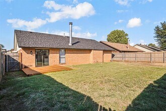 8408 NW 109th St in Oklahoma City, OK - Foto de edificio - Building Photo