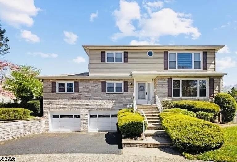 26 Pilgrim Ct, Unit 2nd Floor in Bloomfield, NJ - Building Photo