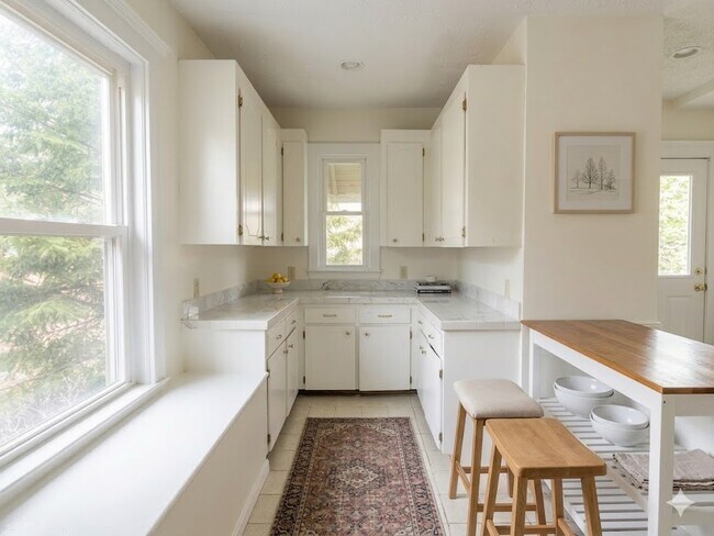 207 Boston Ave, Unit 1 in Medford, MA - Foto de edificio - Building Photo