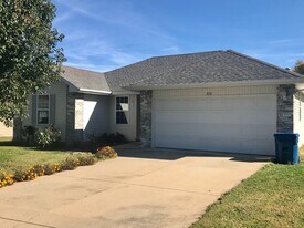 124 Carter Ct in Clever, MO - Building Photo