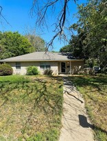 2704 Cedar Dr