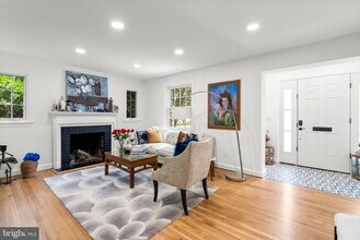 5602 Gloster Rd in Bethesda, MD - Building Photo - Building Photo