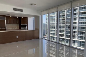 475 Brickell Ave, Unit 315 in Miami, FL - Foto de edificio - Building Photo