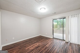 5009 Hawthorne Ct in Smyrna, GA - Building Photo - Building Photo