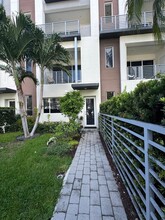 1045 NE 18th Ave, Unit #105 in Fort Lauderdale, FL - Building Photo - Building Photo