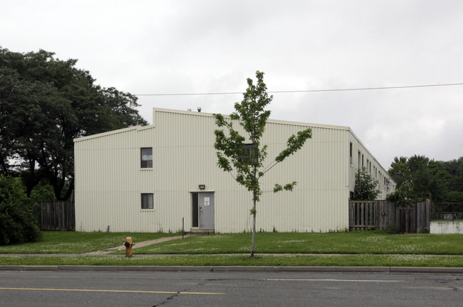 65 Sandwell Dr in Toronto, ON - Building Photo - Primary Photo