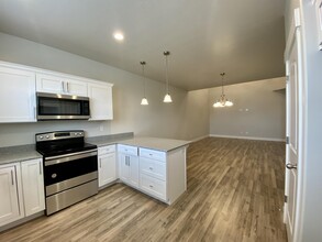 13926 S Champlin Peak Dr in Herriman, UT - Building Photo - Building Photo